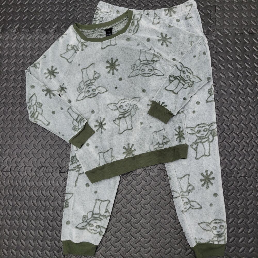 Baby Yoda Star Wars Pajamas Comfy Cozy So Soft loungewear Pjs Disney Medium